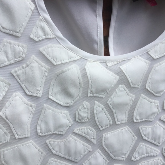 Two cream colored Tops: Vince Camuto / NY & Co. - Picture 4 of 11